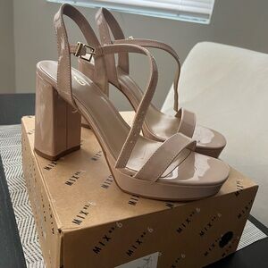 Mix No. 6 Sundra Sandal size 9M